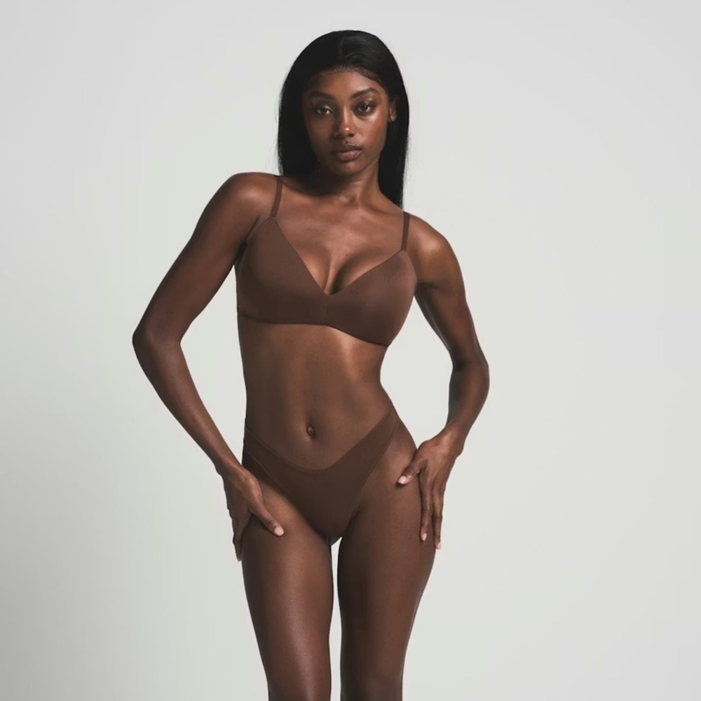 Skims Wireless Form Push-Up Plunge Bra - Cocoa - 34D